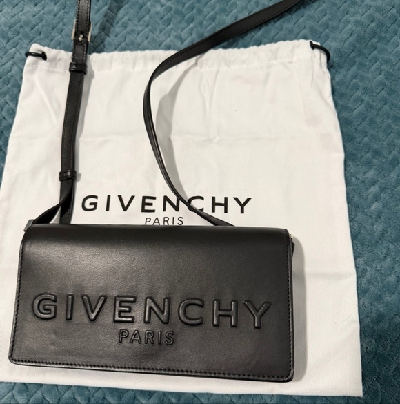 Givenchy Handbags - GIVENCHY CROSSBODY/ BRAND NEW/ Gorgeous